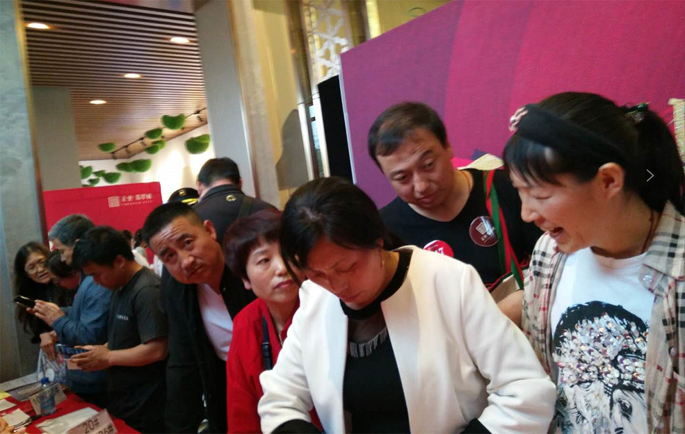 正業(yè)翡翠城首次開盤熱銷2.8億，火爆場(chǎng)面震驚葫蘆島樓市(圖4)